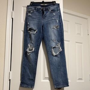 Judy Blue Distressed Boyfriend Jeans in Blue